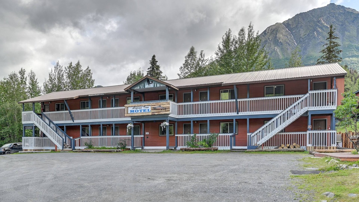 Cooper Landing Apartment | Pet-Friendly Studio ~ 5 Mi to Russian River Falls!