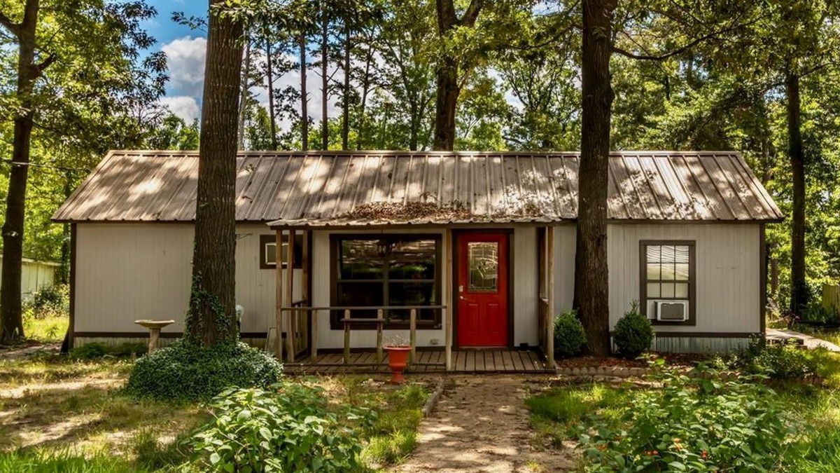 Ore City Apartment | Pet-friendly studio cabin w/shared pool, firepit, lake access
