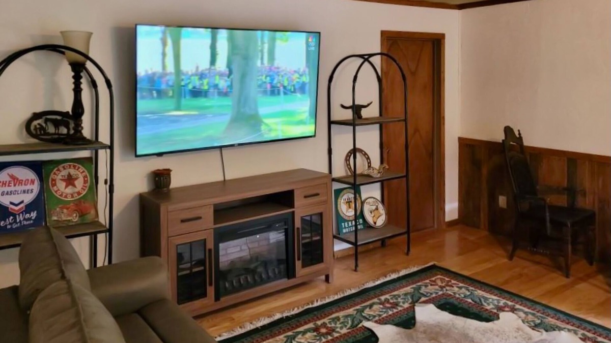 Ore City Apartment | Pet-friendly studio cabin w/shared pool, firepit, lake access