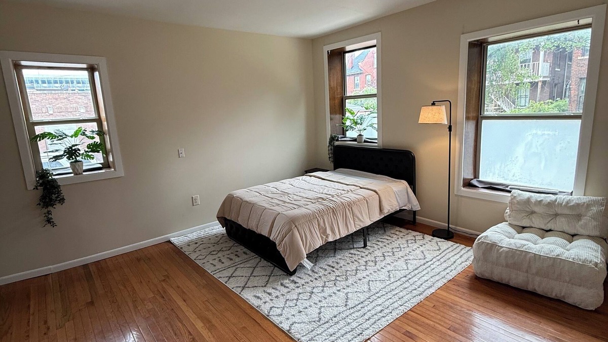 Brush Park Apartment | Pet Friendly Studio In Arena District With Event Parking