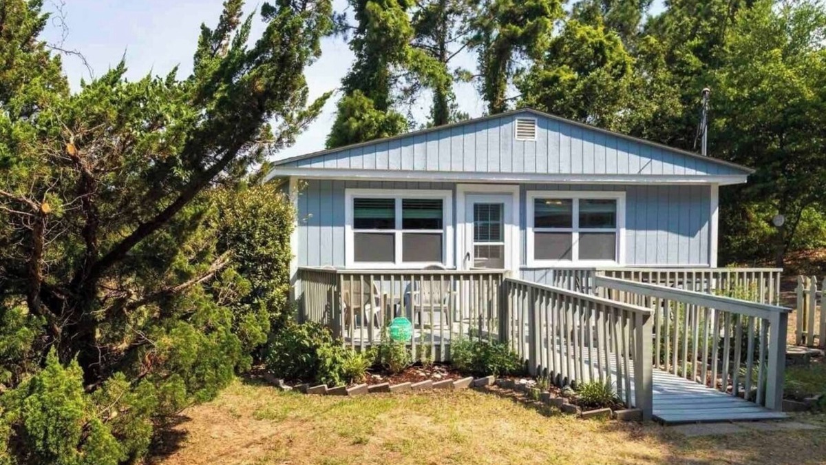 Kitty Hawk Cottage | Pet friendly ~ TheWrightCottage