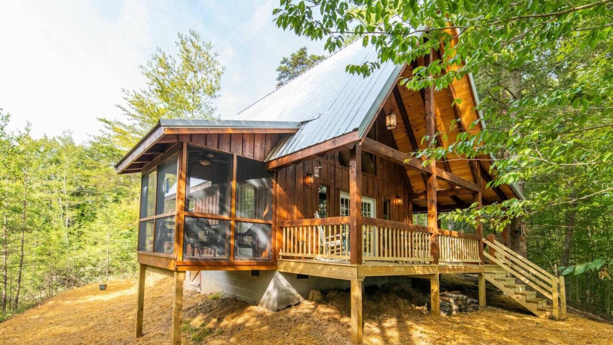 Pine Ridge Apartment | Pet-Friendly Tiny Cabin - Pine Point