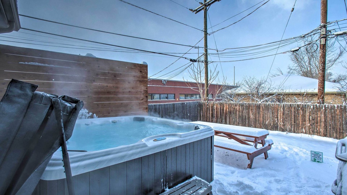 Barths House | Pet-Friendly Townhome w/ Hot Tub, 5 Mi to LoDo!