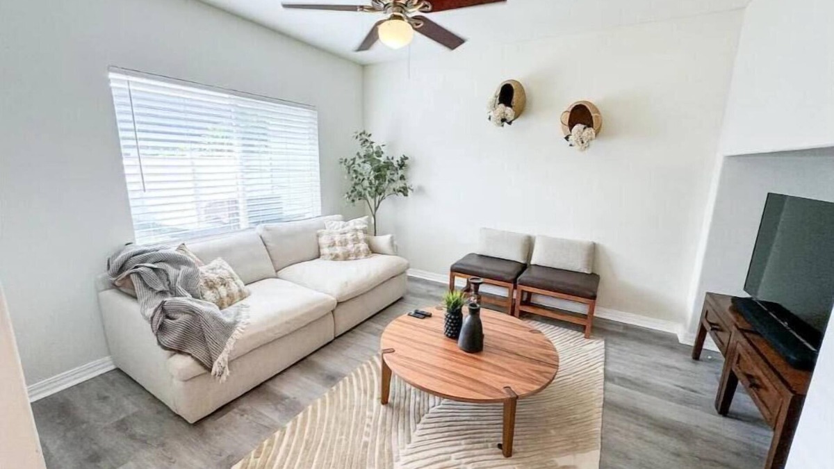 Ewa House | Pet Friendly Townhome-Fully fenced private yard