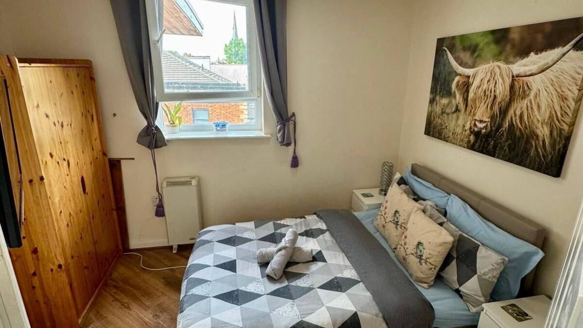 Preston Apartment | Pet friendly trendy 2 bedroom apartment with balcony in Preston