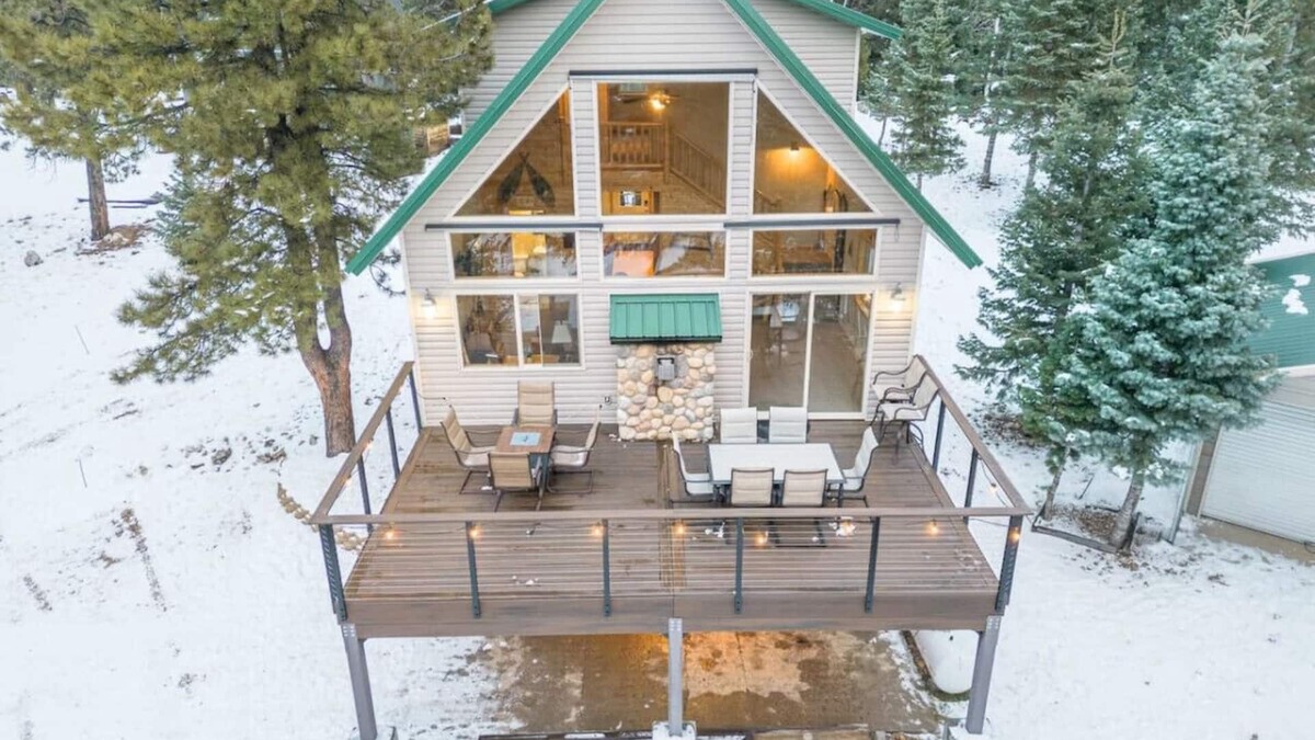 Duck Creek Village Cabin | Pet Friendly Rustic Charm Close to National Parks