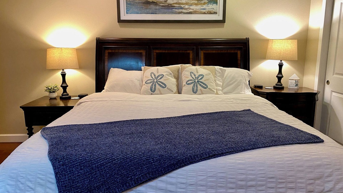 Fort Walton Beach House | Pet-Friendly 3BR Home, Sleeps 8 – Near Beaches & Destin - Emerald Sand Dollar