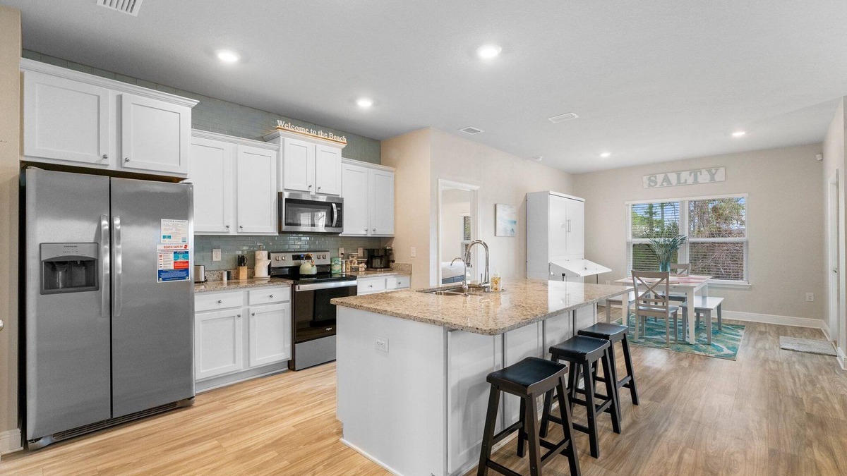 Upper Grand Lagoon House | Pet Friendly & 5 minute drive to the beach!