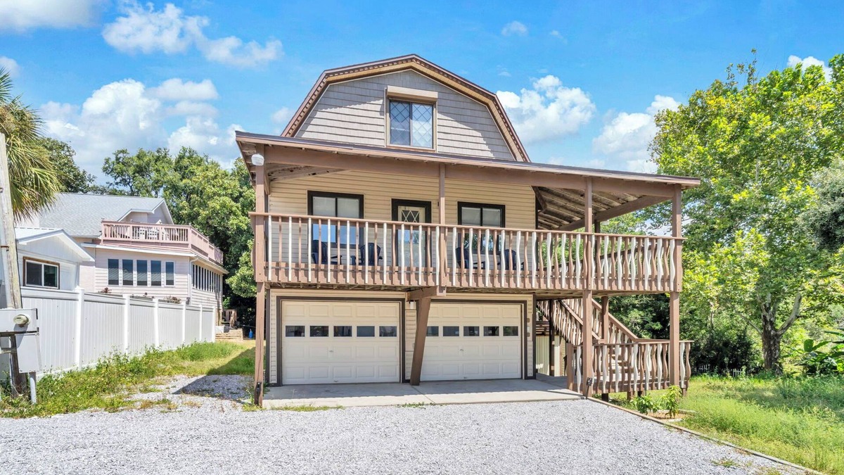 West Panama City Beach House | 🐶Pet Friendly - Walk to Beach -Dragonfly Deck🏖️