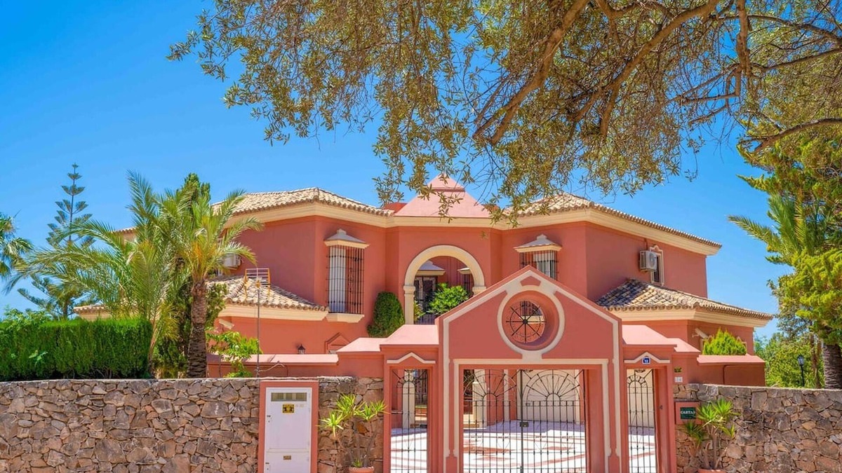 Mijas Villa | Pet-Friendly Villa 'Vituco 34' with Pool & Wi-Fi