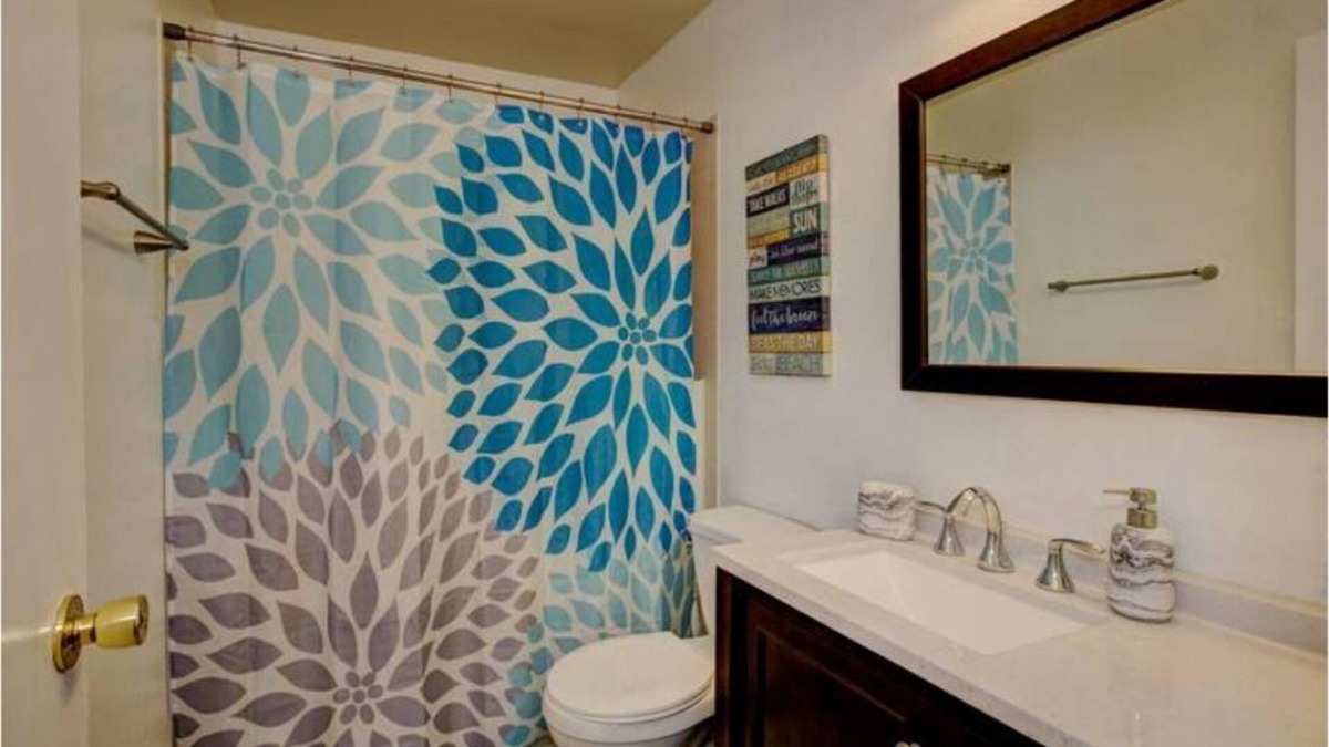 Depot Bench House | Pet Friendly w/ great central location!