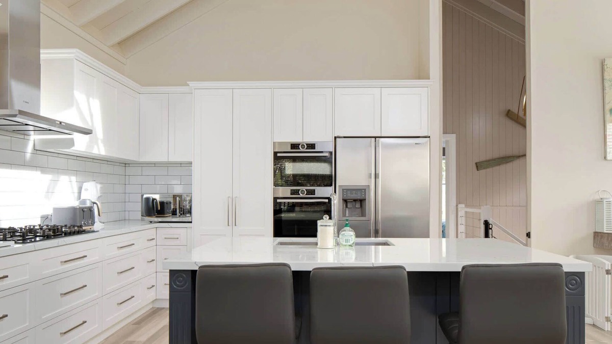 Lilli Pilli House | Pet-Friendly, WiFi & Pool Table | Two Salty Dogs