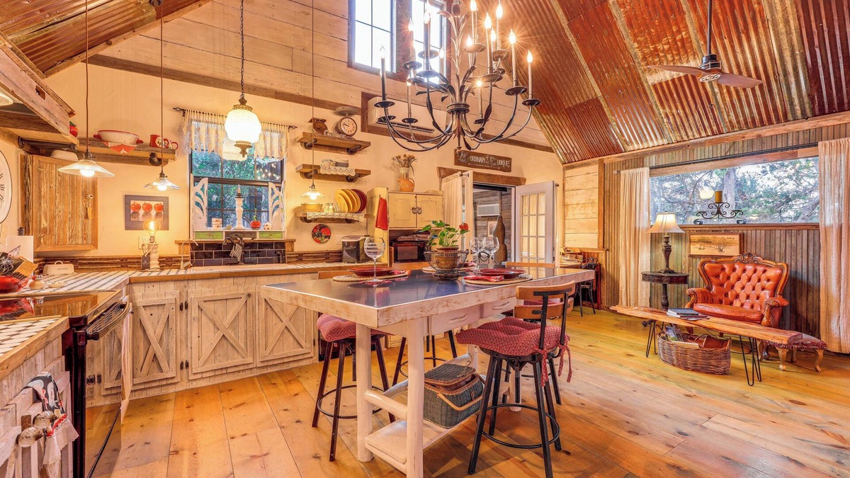 Wimberley Cabin | Pet-Friendly Wimberley Cabin w/Fire Pit & Hot Tub
