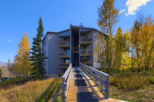 Wildernest House | Pet Friendly With A Fireplace A Pool Near Mountain Biking And Skiing