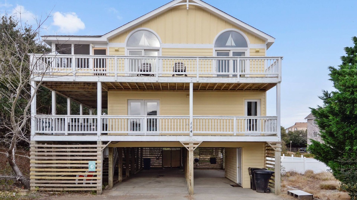 Tuckahoe House | Pet friendly with private pool, community pool and tennis, soundside pier, ocean beach parking