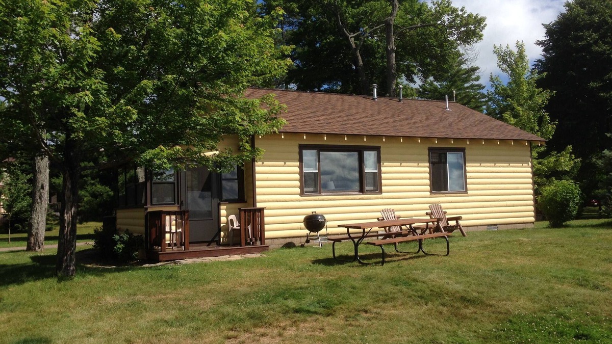 St Germain Cabin | Pet-Friendly Year Round Cabin On Big Saint Germain