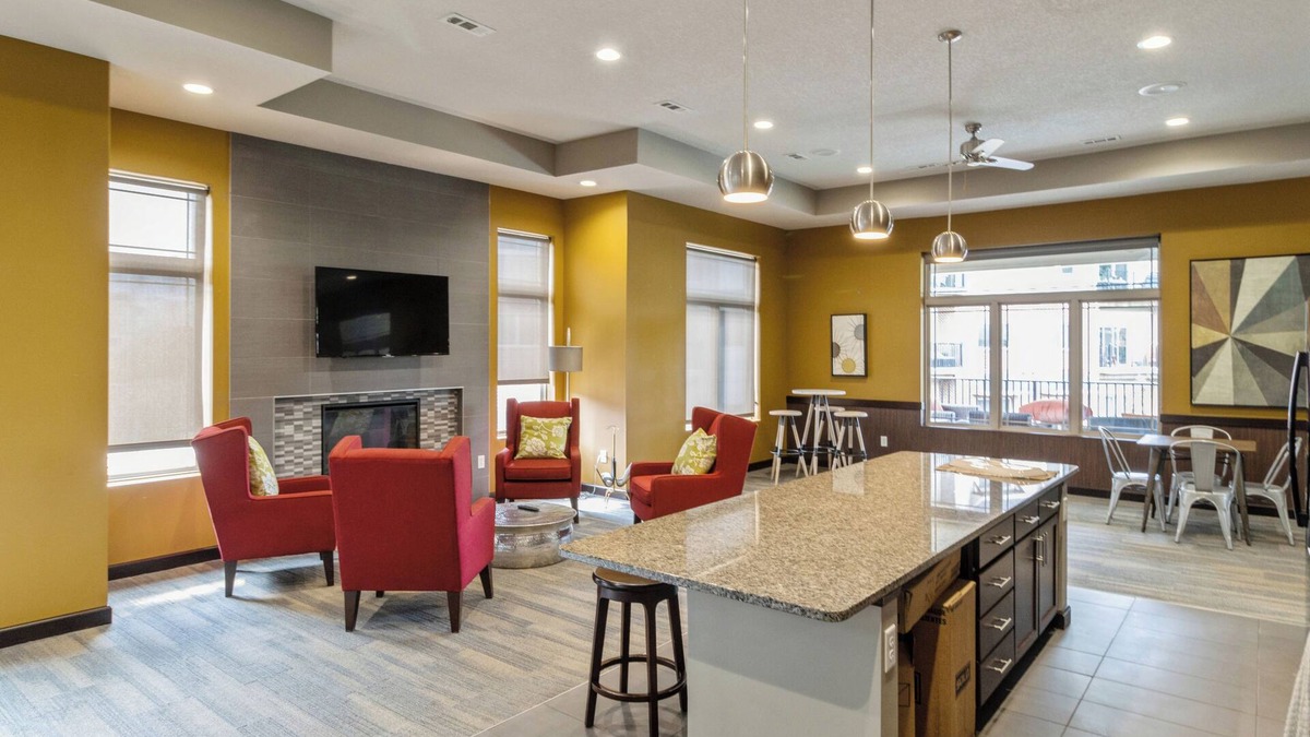 West Des Moines Apartment | Pet friendly1-bedroom with WiFi, pool, and gym in superb West Des Moines.