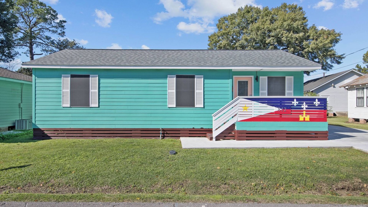 Downtown House | Petite Cottage near Downtown w/extra parking