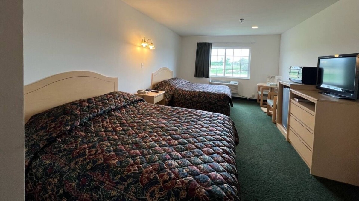Renault Apartment | Petite Double Queen Suite with Free Breakfast!
