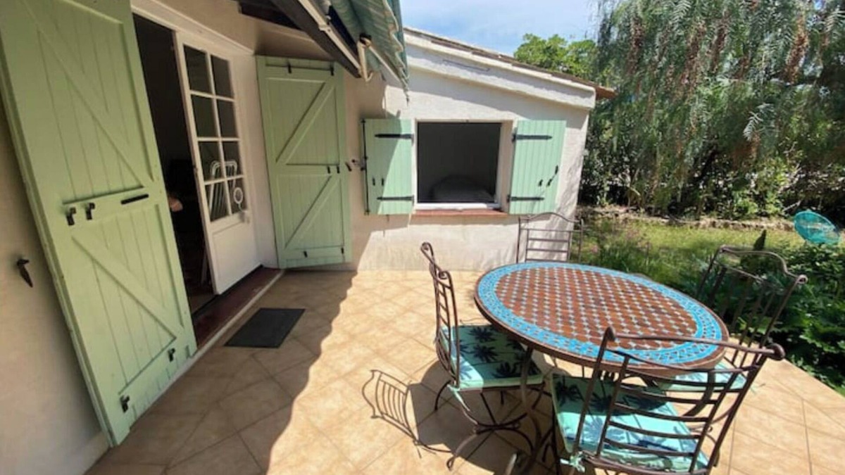 Frejus Cottage | Petite Maison de Vacances au Bord D'un Petit Bois