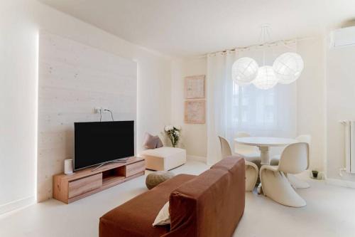 Brescia Antica Apartment | Petite Suite Vittoria - Brescia City - by Host4U
