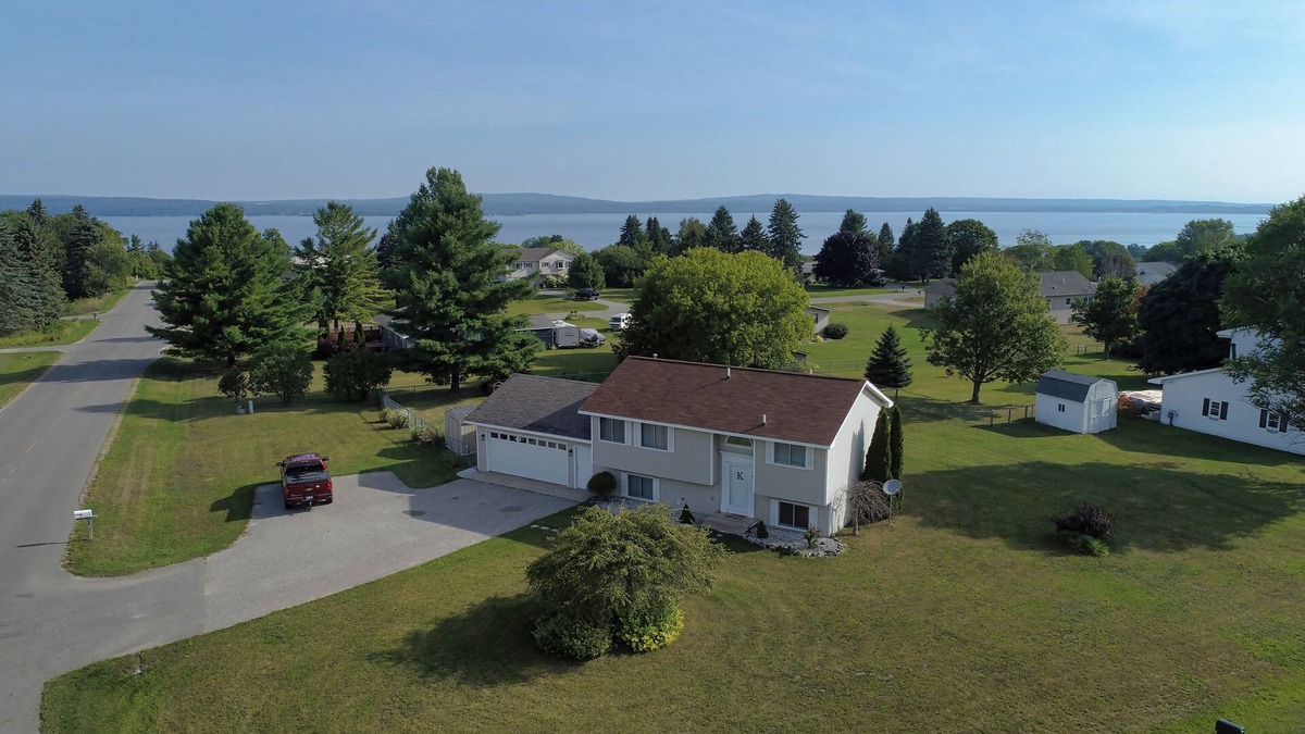 Petoskey House | Petoskey's "Peeks of the Bay"