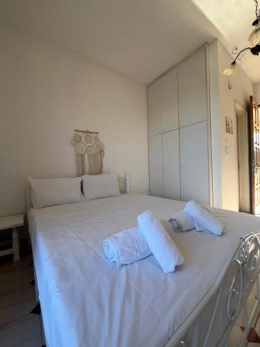 Melissopetra Apartment | PetrosStudios