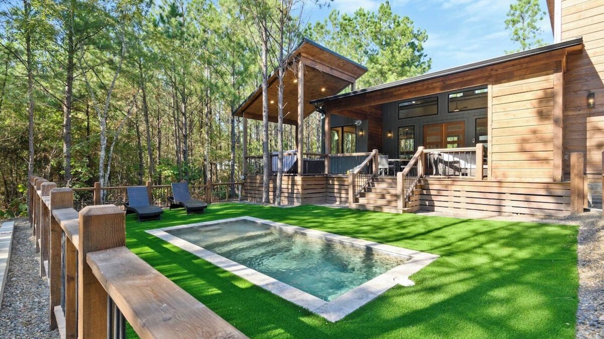 Pickens Cabin | Pets | Heated Pool | Fire Pit | Hot Tub
