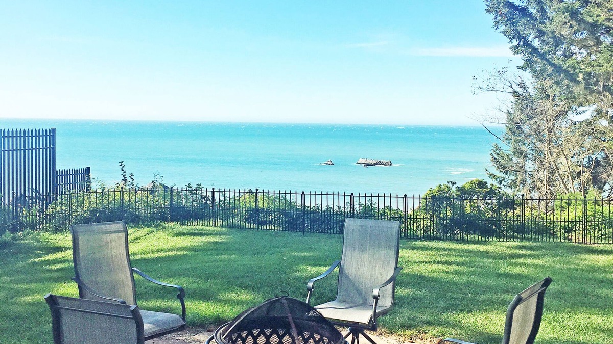 Harbor House | Pets welcome. Great Ocean View . Remodeled Kitchen. Fire Pit. BBQ Free WiFi.
