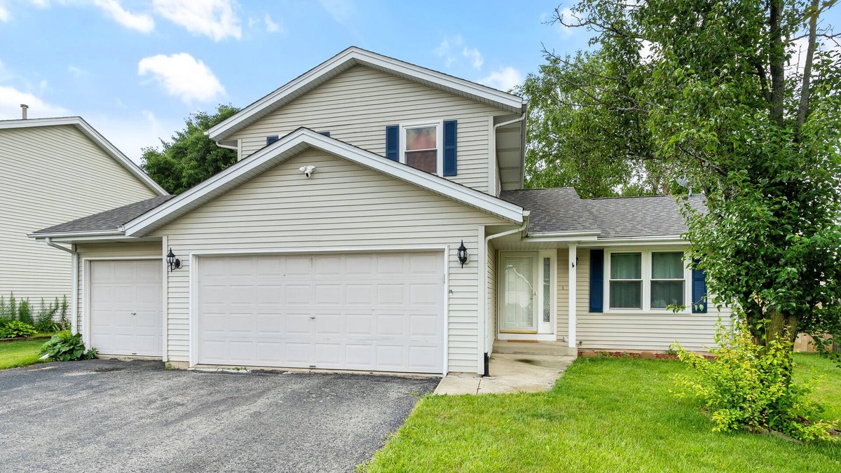 Rockford House | Pets welcome! King Bed+WiFi+Deck&Fenced back yard