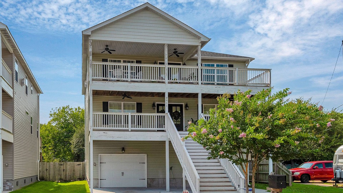East Ocean View House | Pets Welcome! Large 4 Bed Beach View Privately Own/Operated