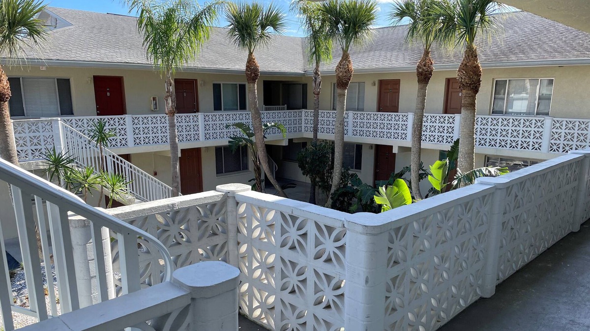 Surfside Historic District Condo | Pets welcome ! World-famous Daytona Beach !
