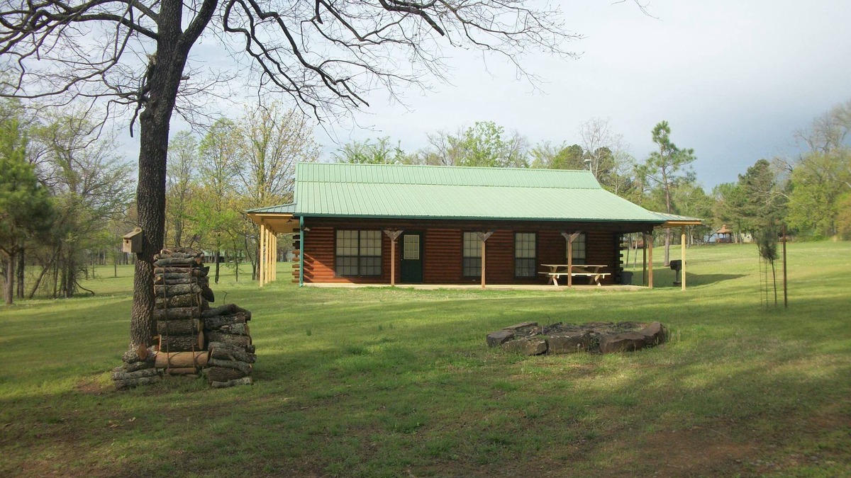 Pettit Cabin | Pettit Mt. Ranch Log Cabin on Gated 36 acres near Pettit Bay and Tenkiller Lake