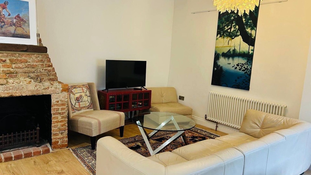 Petworth Cottage | Petworth Cottage-Sleeps 6-Pet Friendly-Central