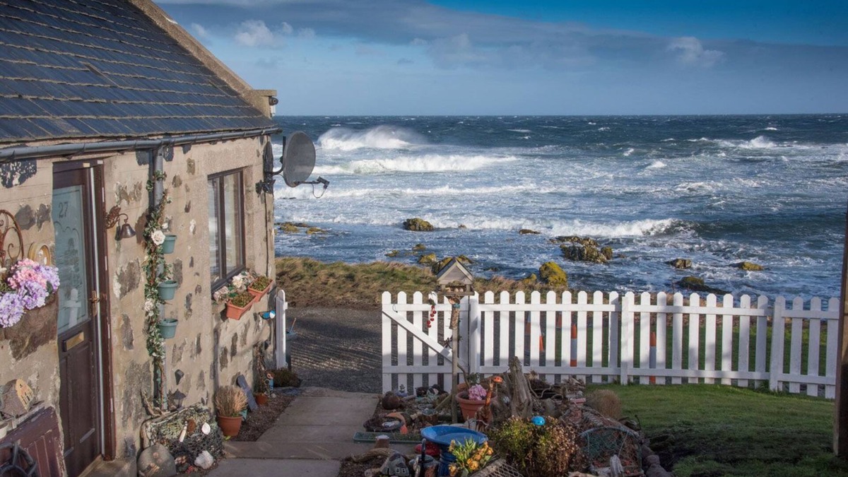 Sandhaven Cottage | Pew with a View - Pet Friendly seafront cottage, secure shorefront garden