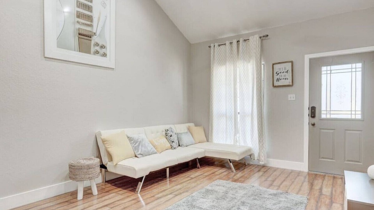 Pflugerville House | Pflugerville/Round Rock/Sleeps 10 Guests