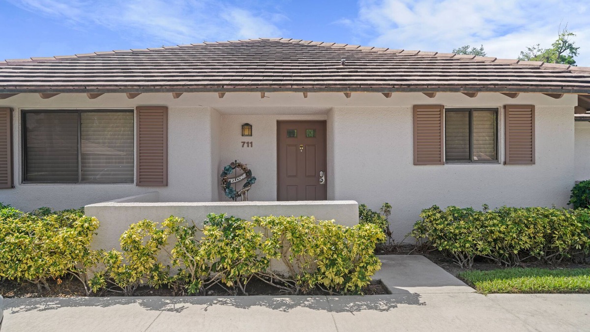 Palm Beach Gardens Cottage | PGA National Club Cottage Palm Beach Gardens, Florida