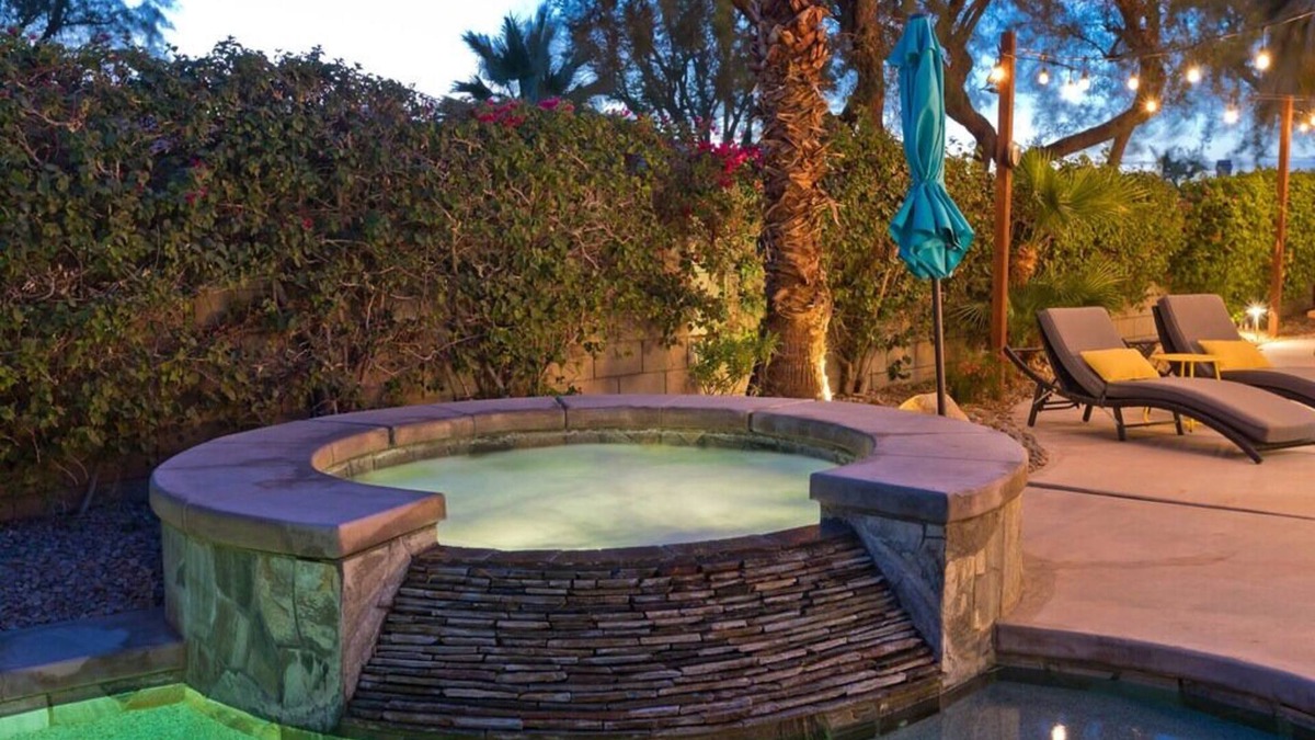 La Quinta House | PGA West adjacent gated 3-bedroom house in La Quinta, EV, private pool/spa!