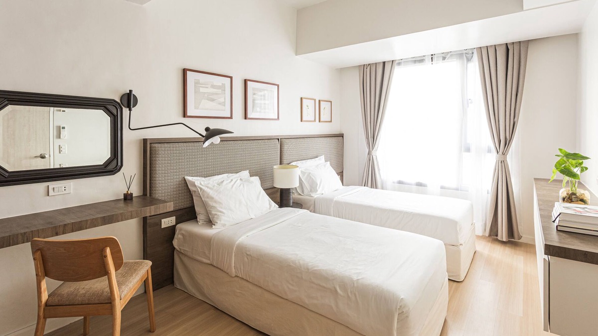 Mandaue Apartment | Chic 2-Bedroom Urban Retreat Mountain and City Views at Mandani Bay Suites Cebu