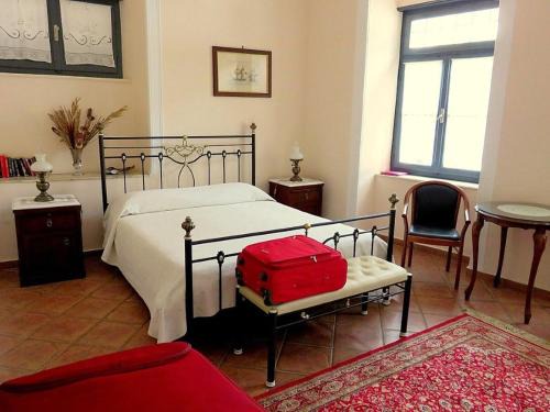 idhra House | Phaedra Hotel