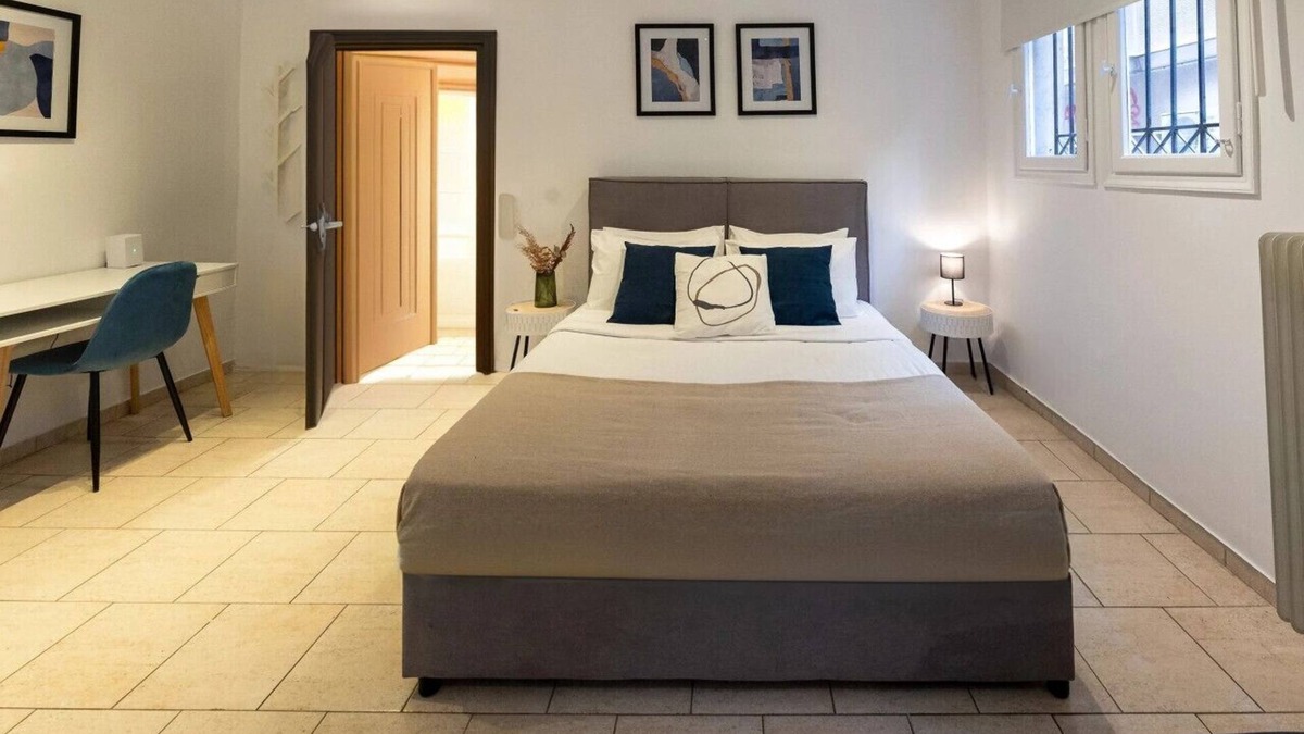 Exarhia Apartment | Phaedrus Living: Athens City Studios Angel
