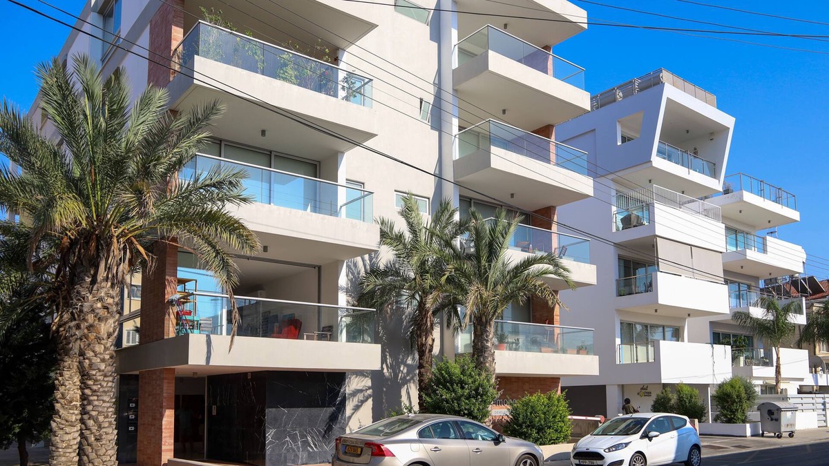 Lykabittos Villa | Phaedrus Living: City Luxury Flat Anemone 103