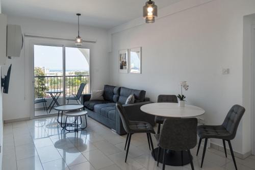 Old Town Apartment | Phaedrus Living Golden Seaview Residence