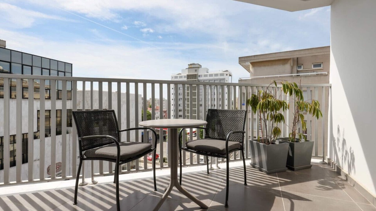 City Centre Apartment | Phaedrus Living: Mini Art House Rivera