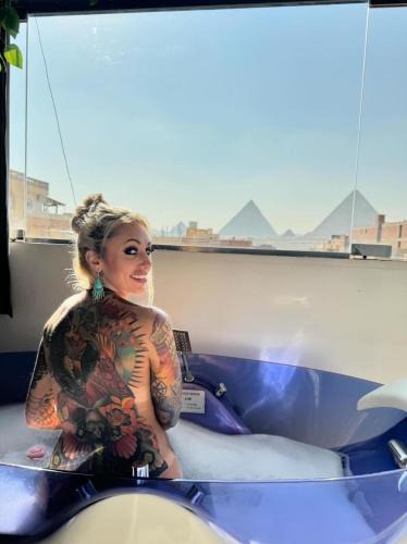 Al Haram Apartment | Pharaoh jacuzzi pyramids view