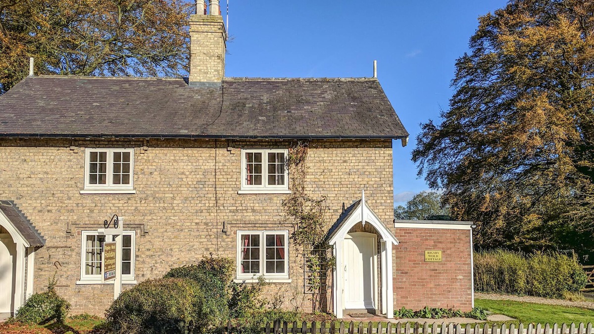 Alford Cottage | PHEASANT COTTAGE, pet friendly, with a garden in Rigsby
