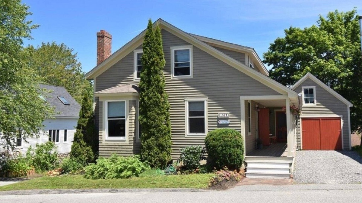 Bath House | Phenomenal location in Bath, ME- Comfortable,3 BR, 2 bath, Close to Everything!