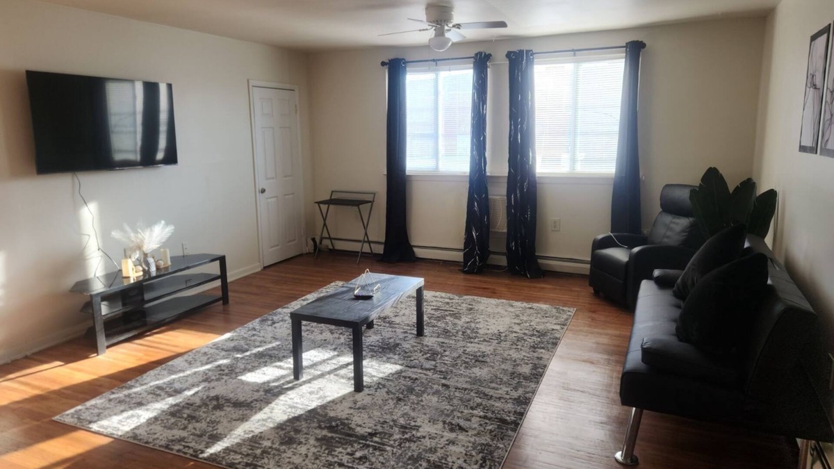 Olney-Oak Lane Apartment | Philly city night stop , close to all highways and city stores