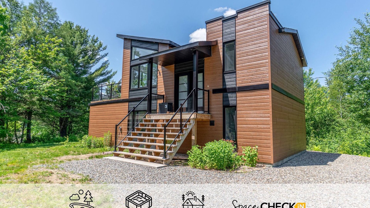 Saint-Alphonse-Rodriguez Ski Chalet | Phoenix Lac Gérard ☼ Lakefront ♥ Spa & Kayaks