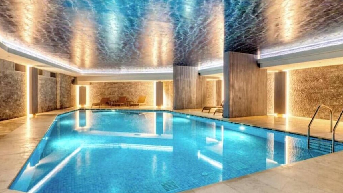 Beyoglu Apartment | Phoenix - 1BD Deluxe Apt w/Pool & Free Parking
